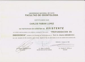 Título doctor Fabián López de endodoncia.